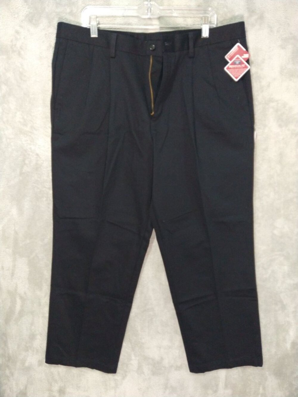 Dockers Pants Mens 38x29 Black Classic Fit Pleated Original Khaki No Wrinkles